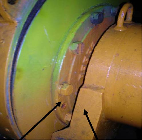 Detail of gap between winch drum cheek plate and the winch base