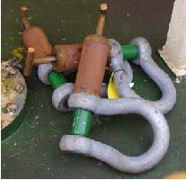 Example of shackle with welded modification performed at worksite