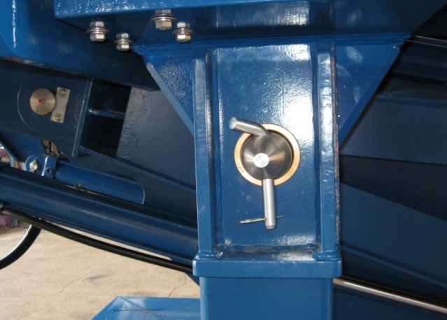 Example of future locking pin design with retaining pin