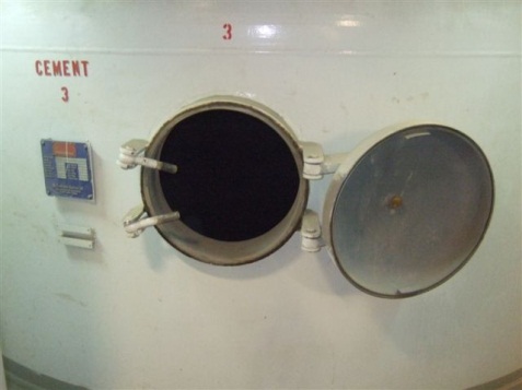 Cement tank hatch