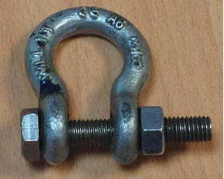Non-compliant shackle with nut and bolt (note shackle lugs pinched)