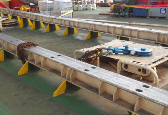 Snatch block anchored to deck rail