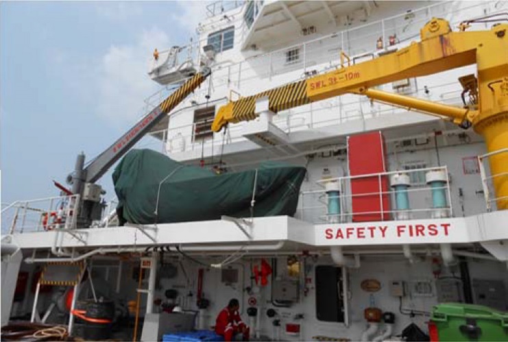 Different vessel in fleet without safety chains installed