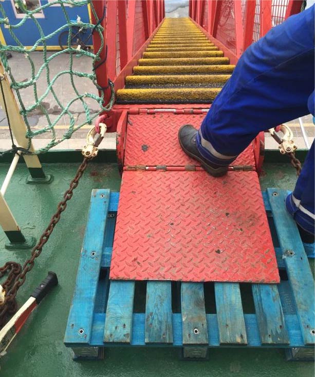 Here an employee stepped on the hinge of the gangway access ramp when it buckled