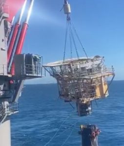 Serious incident: topsides started swinging during lifting – IMCA